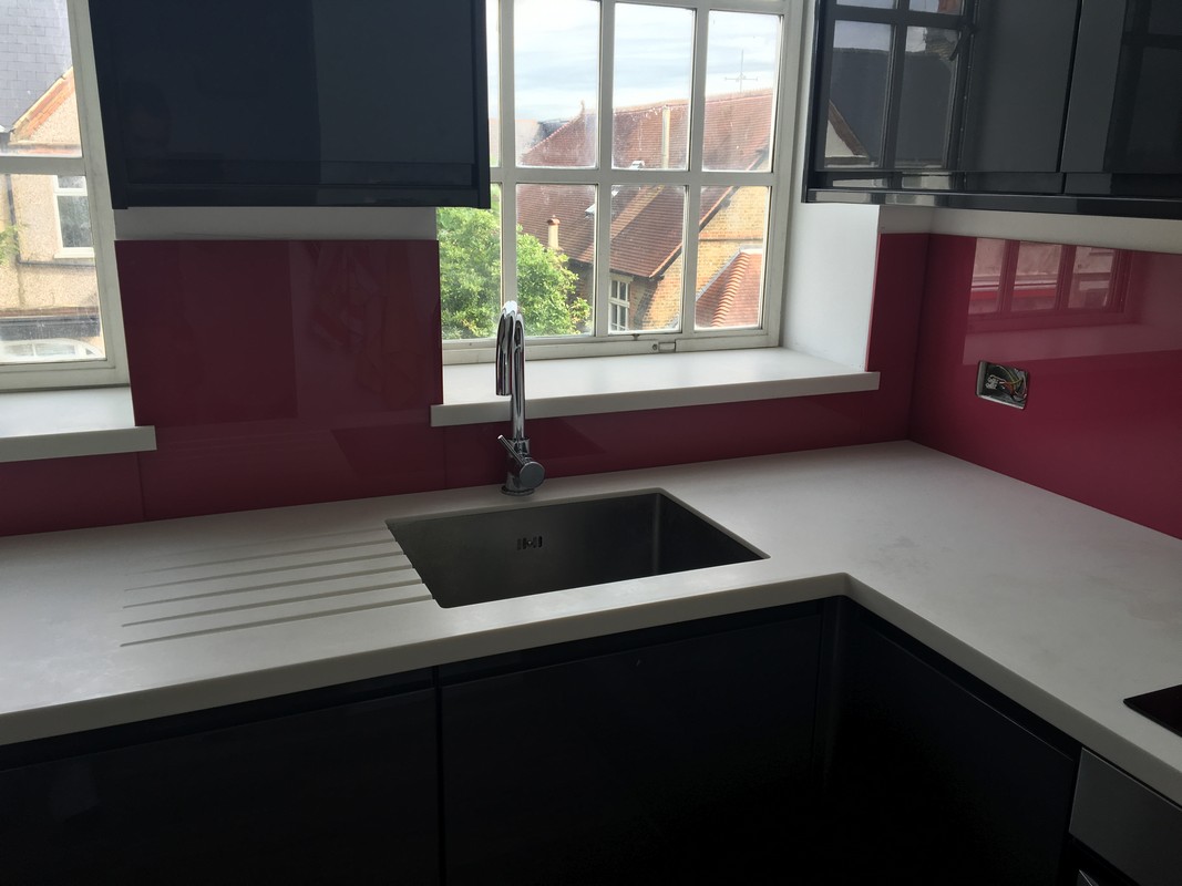 Deep plum coloured glass splashback in modern Aylesbury kitchen